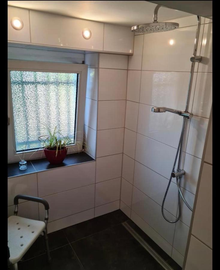 Nana-Eg-80M2 Sanierter Altbau-Parkplatz-Kleiner Garten-Wlan-Netflix-2Zimmer-Kueche-Dusche-Wanne-Waschmaschine Oberhausen  Eksteriør billede