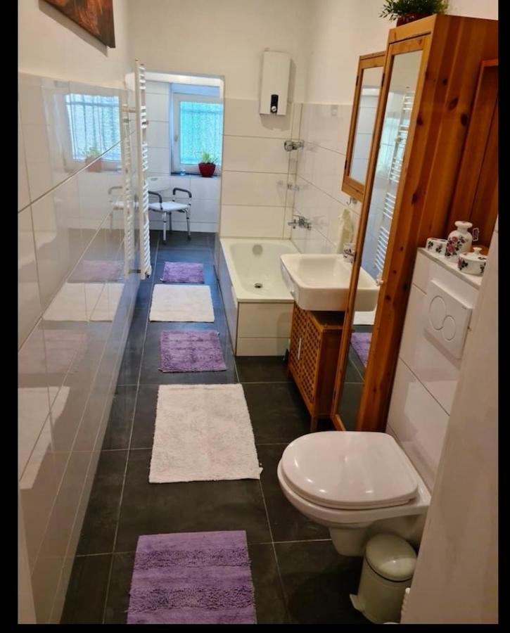 Nana-Eg-80M2 Sanierter Altbau-Parkplatz-Kleiner Garten-Wlan-Netflix-2Zimmer-Kueche-Dusche-Wanne-Waschmaschine Oberhausen  Eksteriør billede